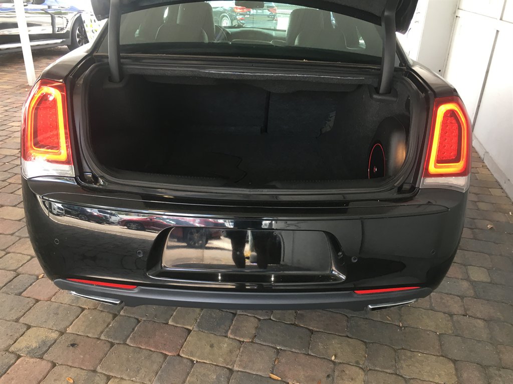 2017 Chrysler 300 - $18,995