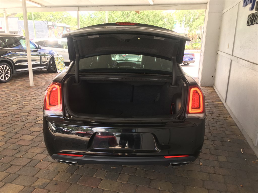 2017 Chrysler 300 - $18,995