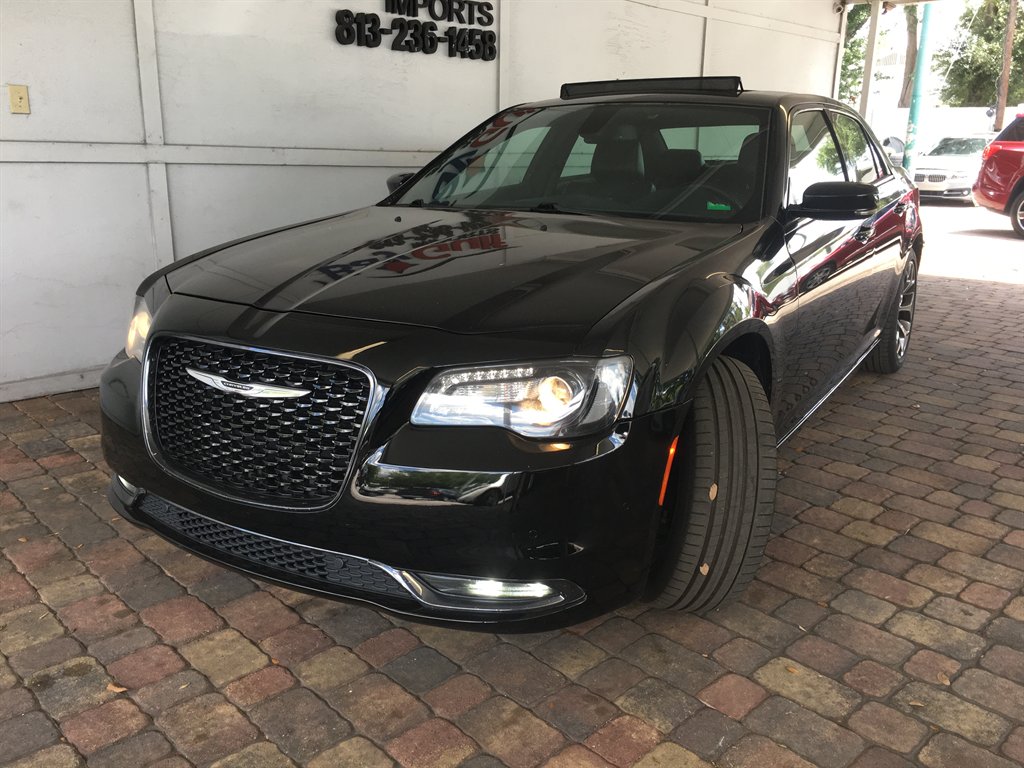 2017 Chrysler 300 - $18,995