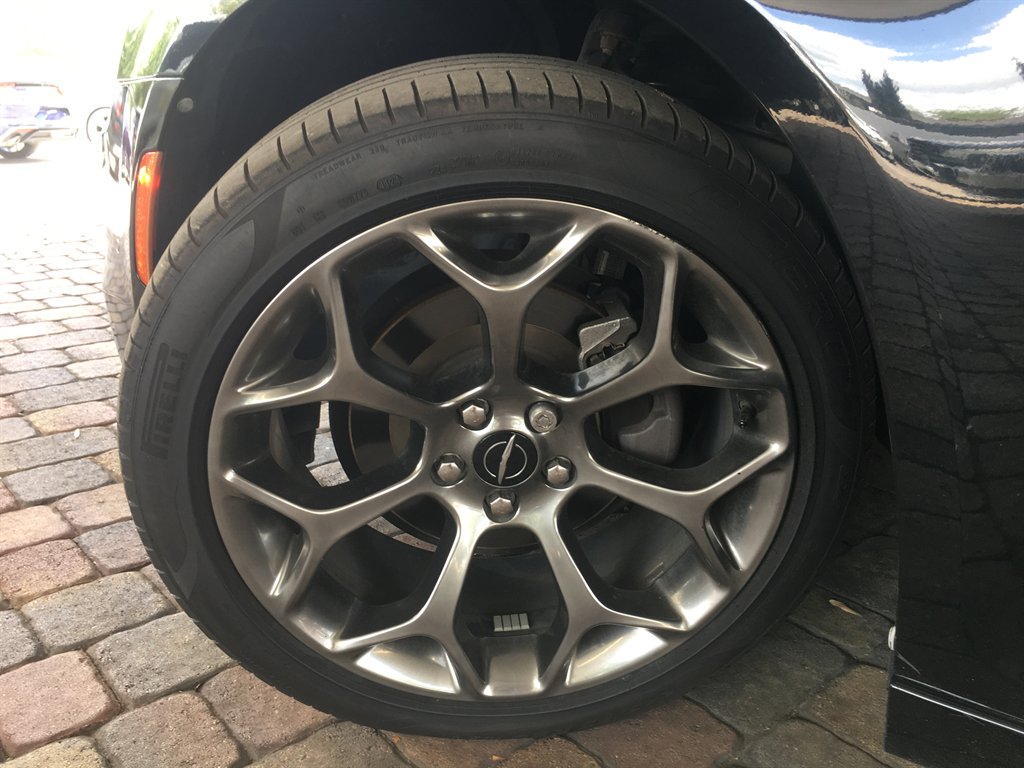 2017 Chrysler 300 - $18,995