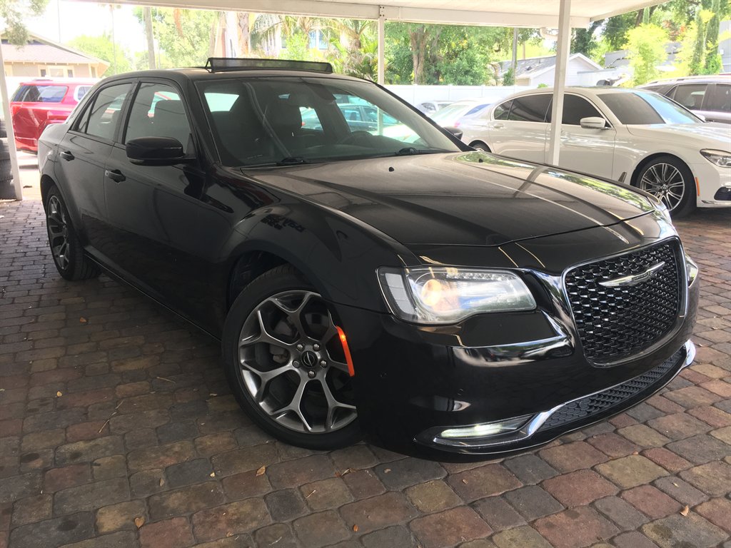 2017 Chrysler 300 - $18,995