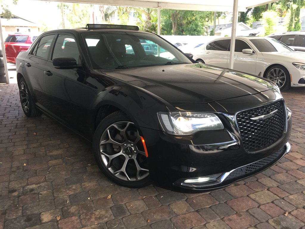 2017 Chrysler 300 - $18,995