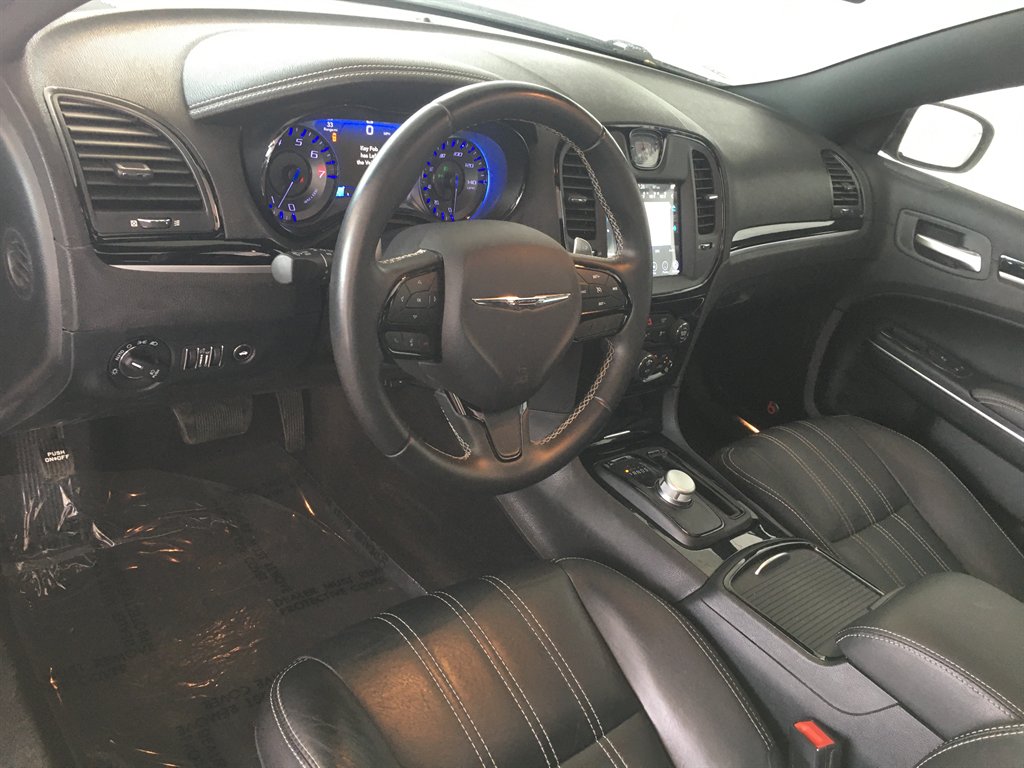 2017 Chrysler 300 - $18,995