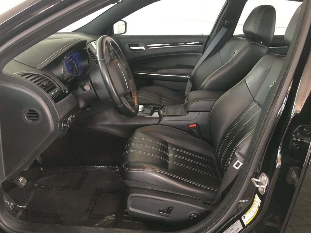 2017 Chrysler 300 - $18,995