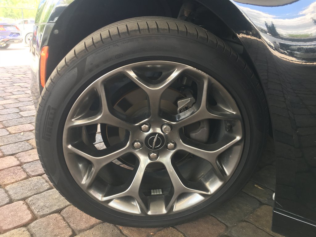 2017 Chrysler 300 - $18,995