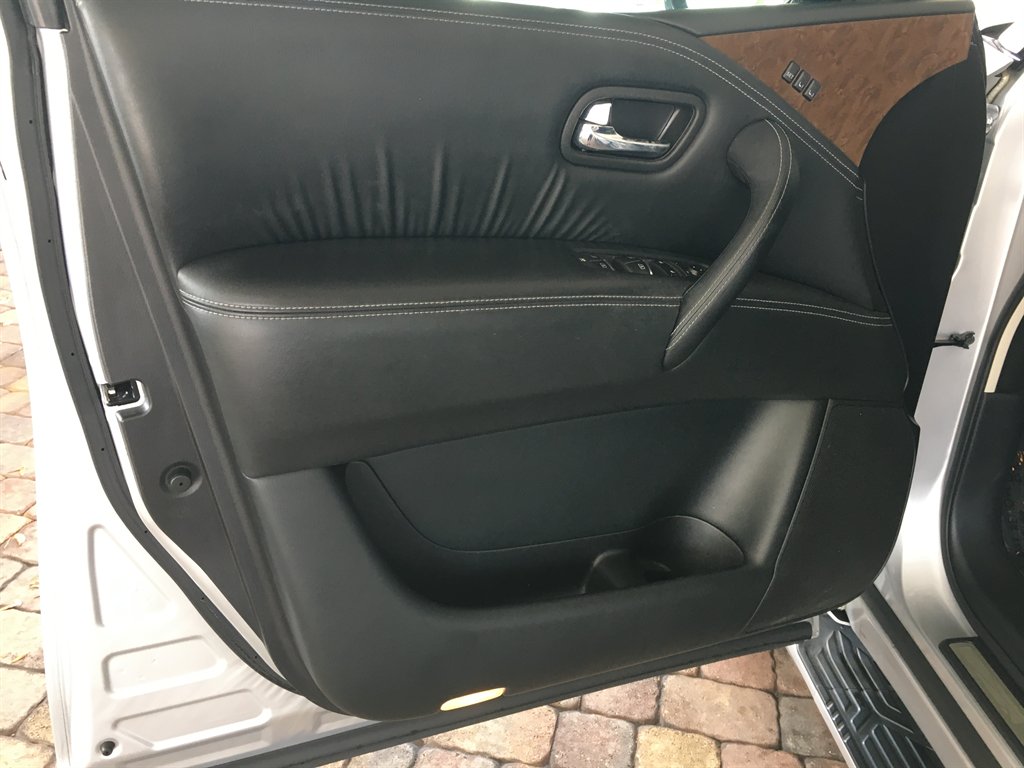 2017 INFINITI QX80 - $17,995