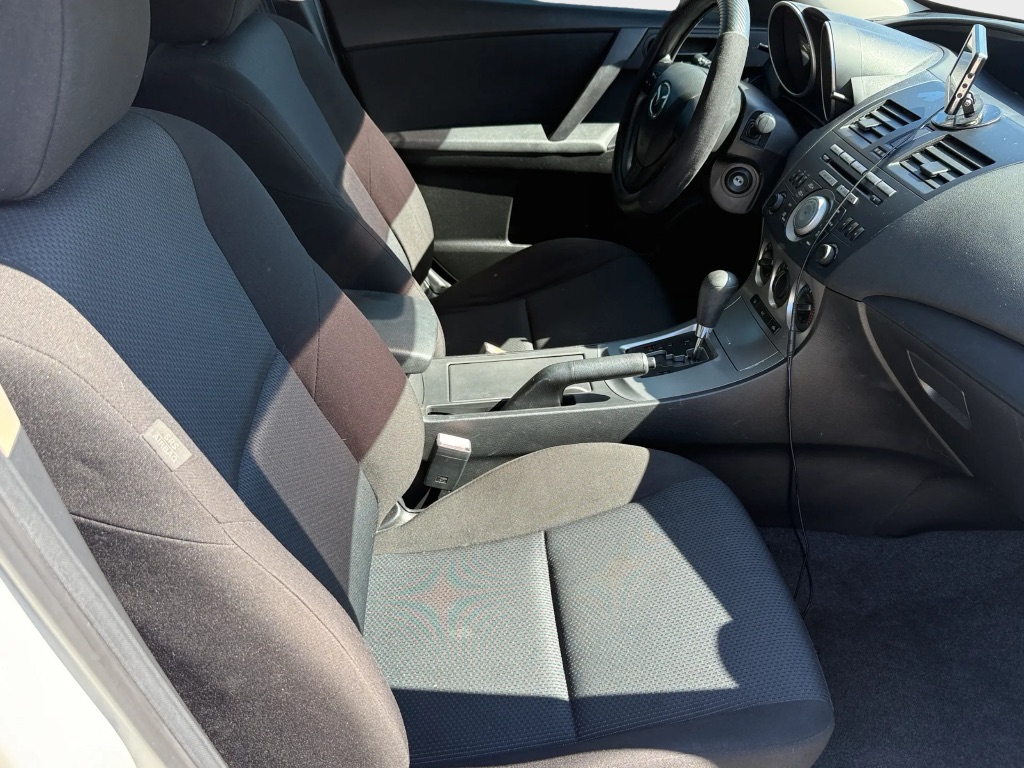 2011 MAZDA MAZDA3 - $8,807