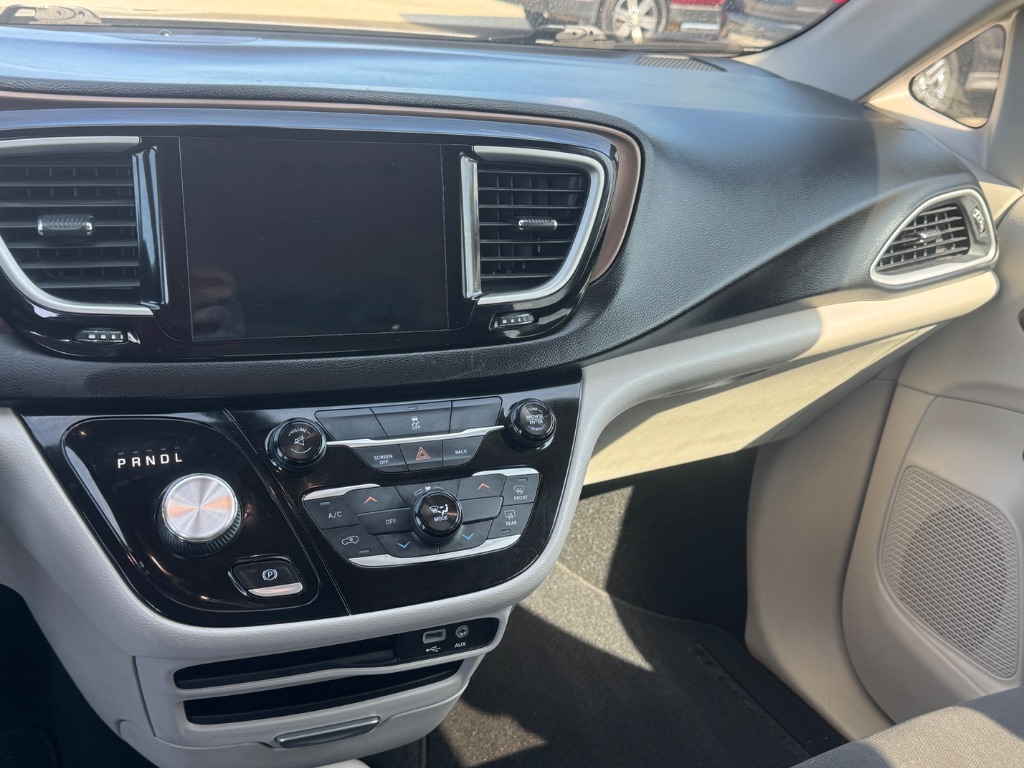 2017 Chrysler Pacifica - $15,251