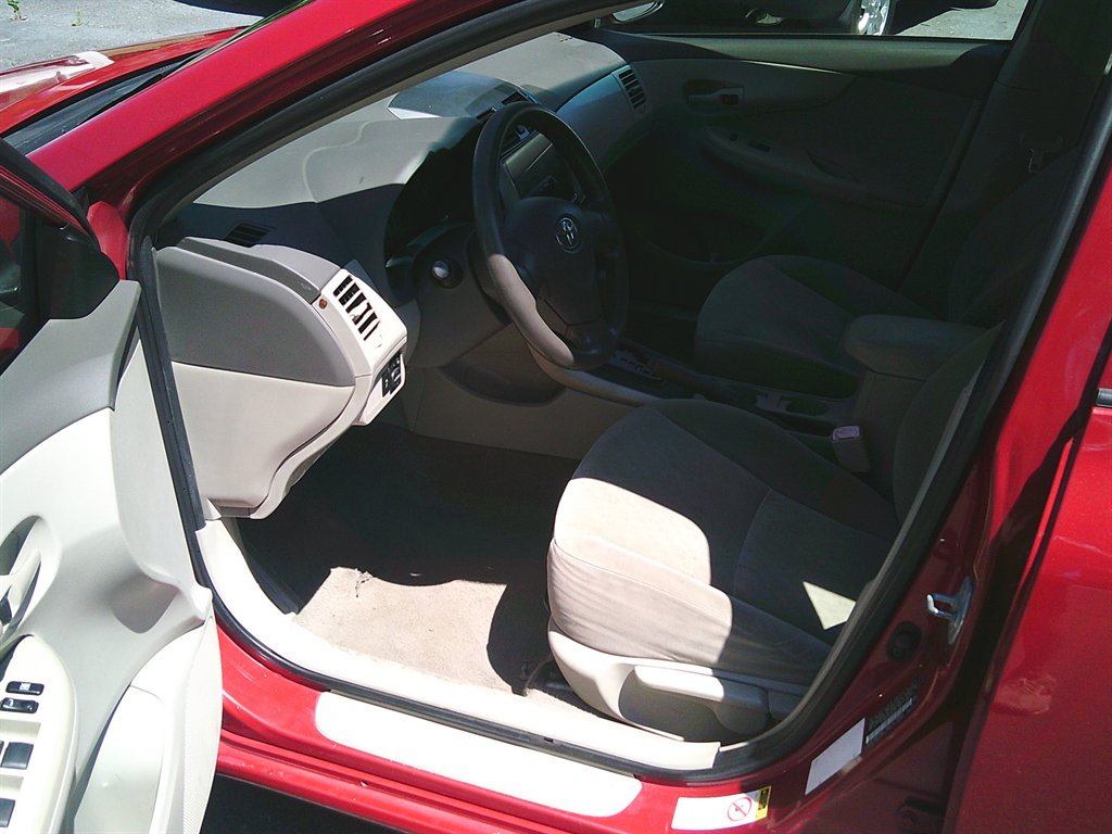 2009 Toyota Corolla LE photo