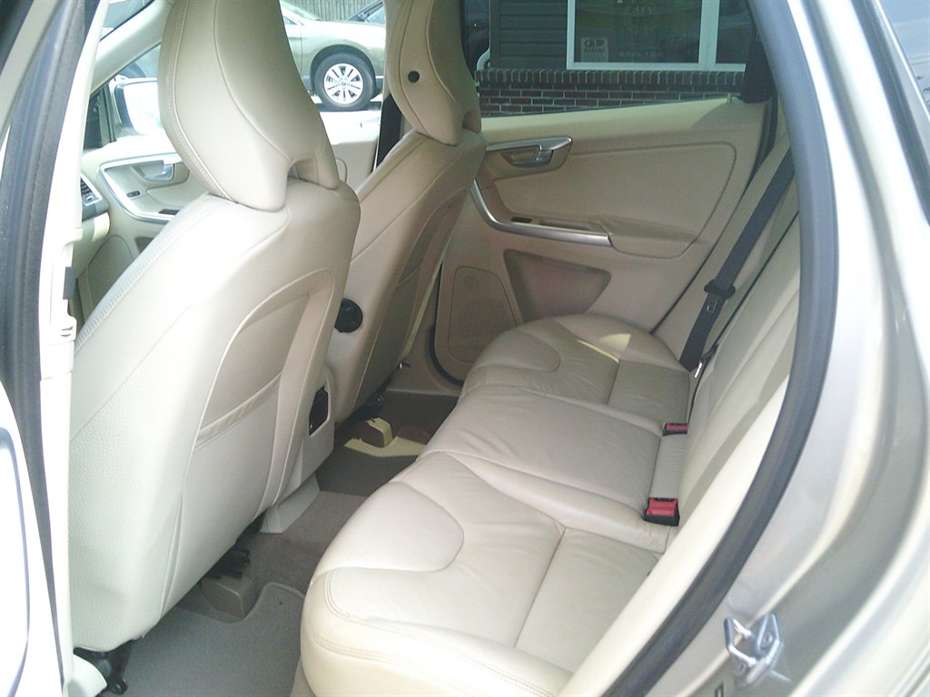 2014 Volvo XC60 - $8,650