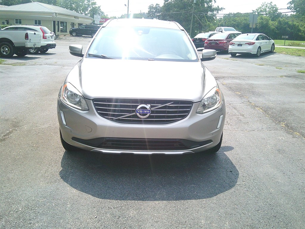 2014 Volvo XC60 - $8,650