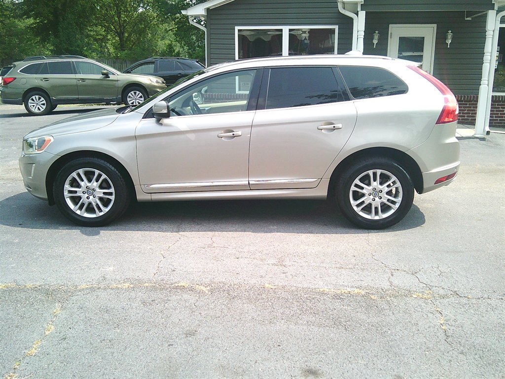2014 Volvo XC60 - $8,650