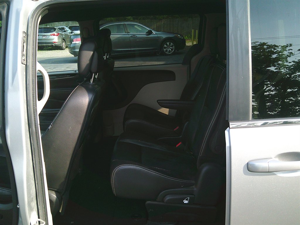 2019 Dodge Grand Caravan - $11,650