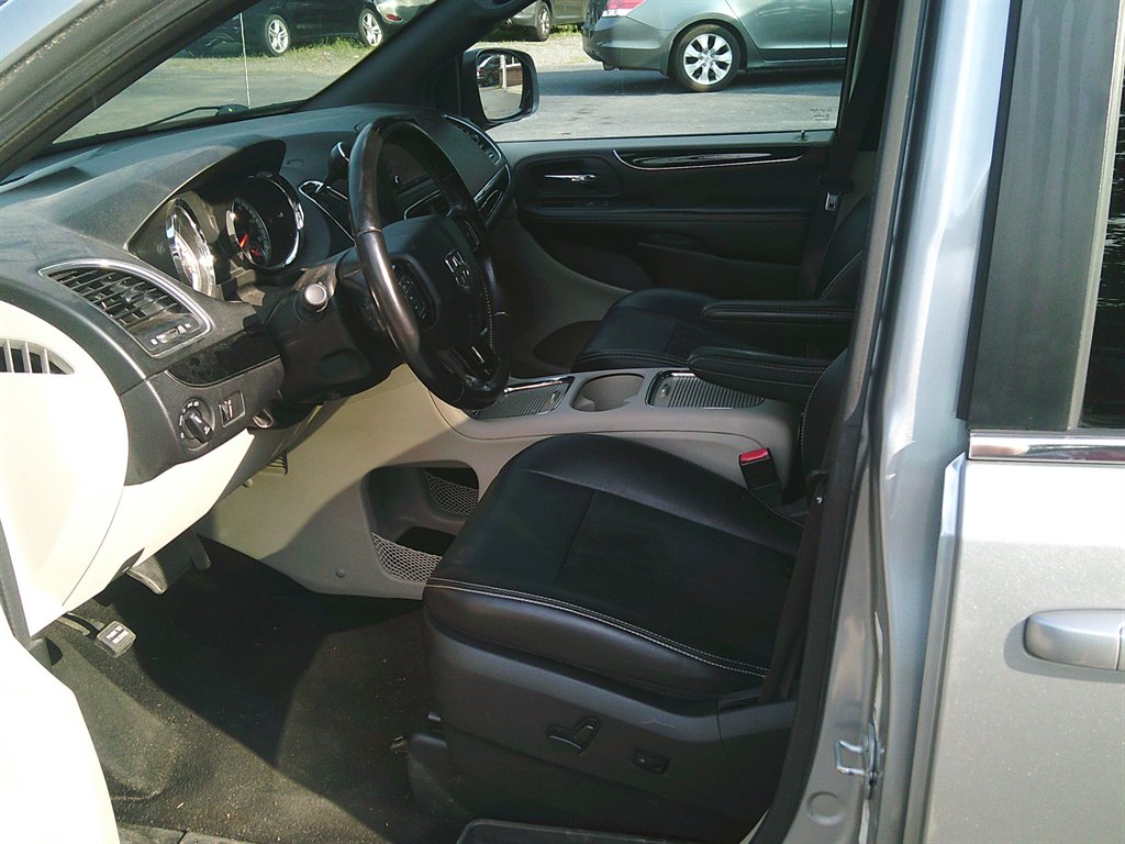 2019 Dodge Grand Caravan - $11,650