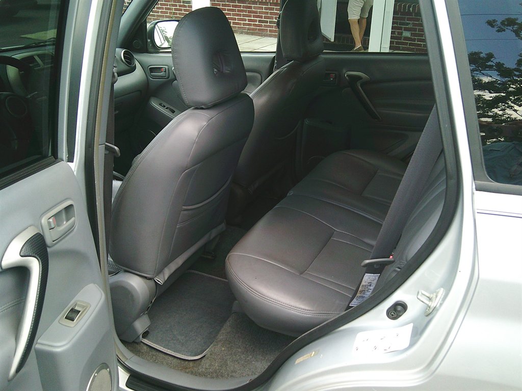 2002 Toyota RAV4 photo