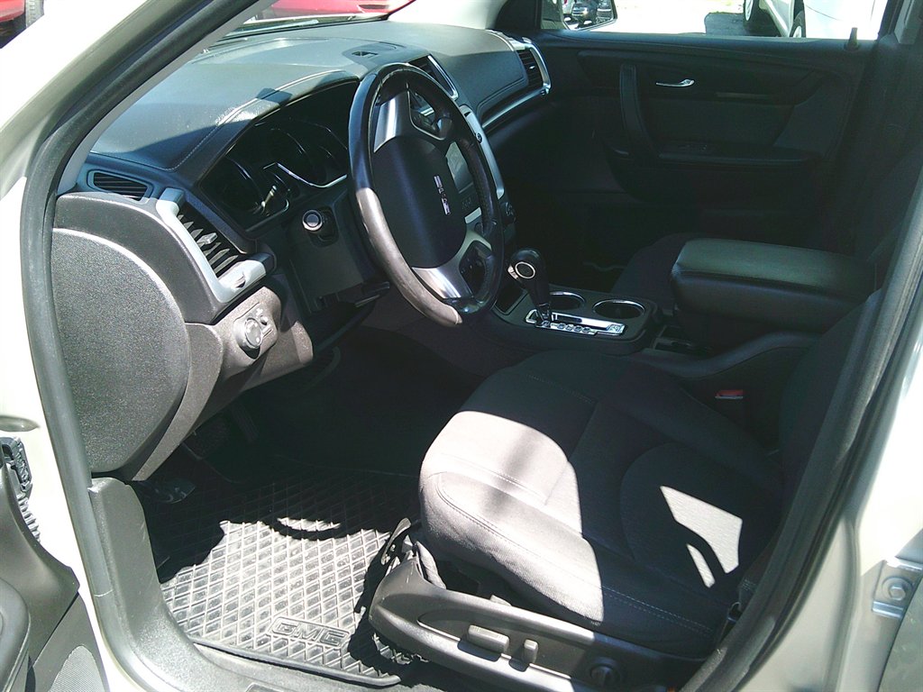 2013 GMC Acadia SLE-2 photo