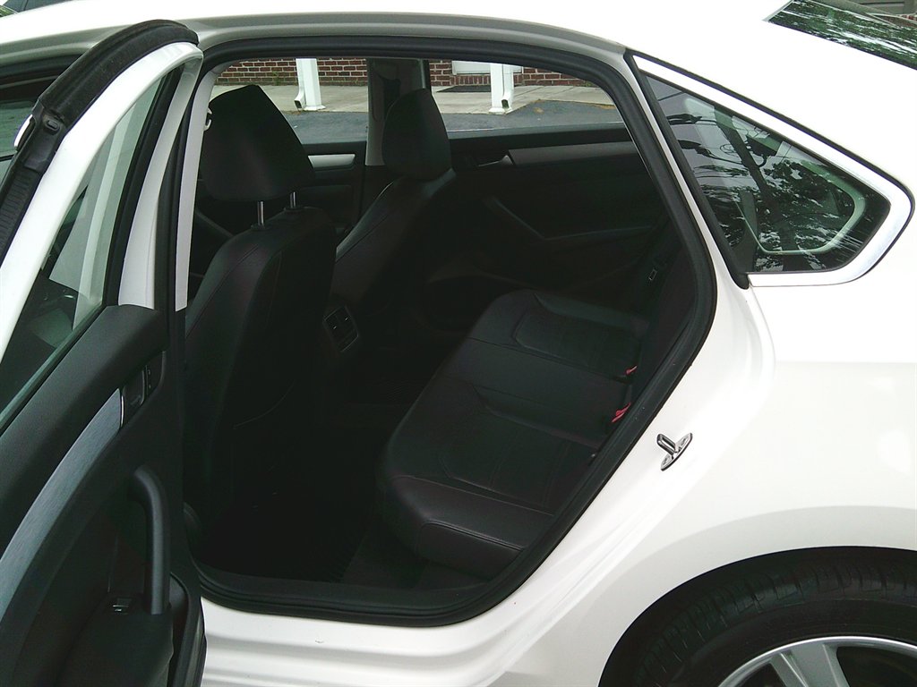 2013 Volkswagen Passat SE photo