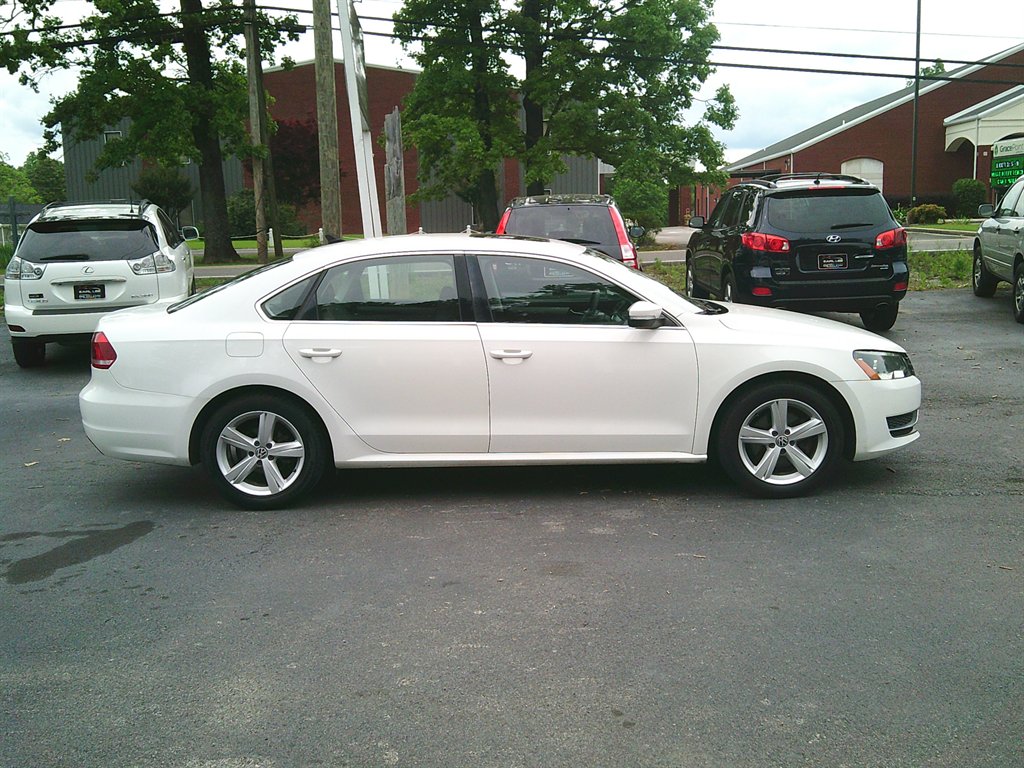 2013 Volkswagen Passat SE photo