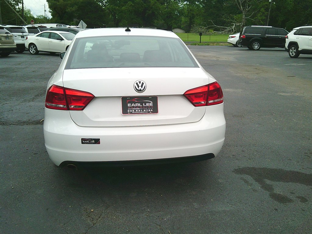 2013 Volkswagen Passat SE photo
