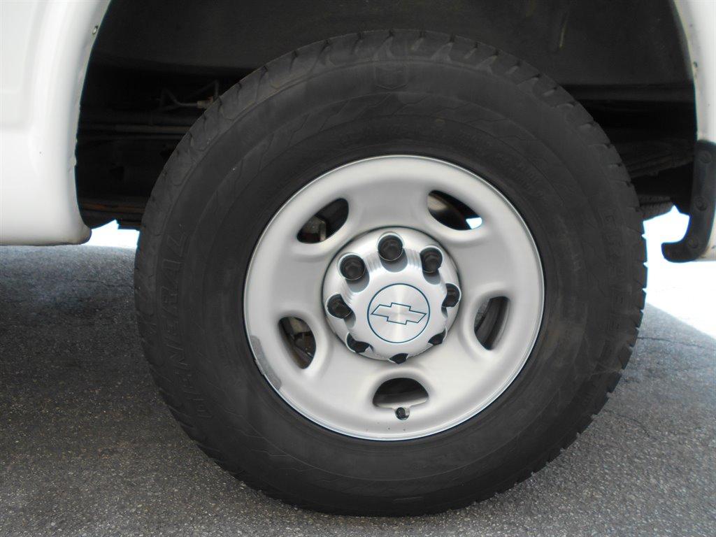 2017 Chevrolet G2500 Vans Express photo