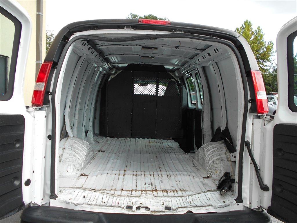 2017 Chevrolet G2500 Vans Express photo