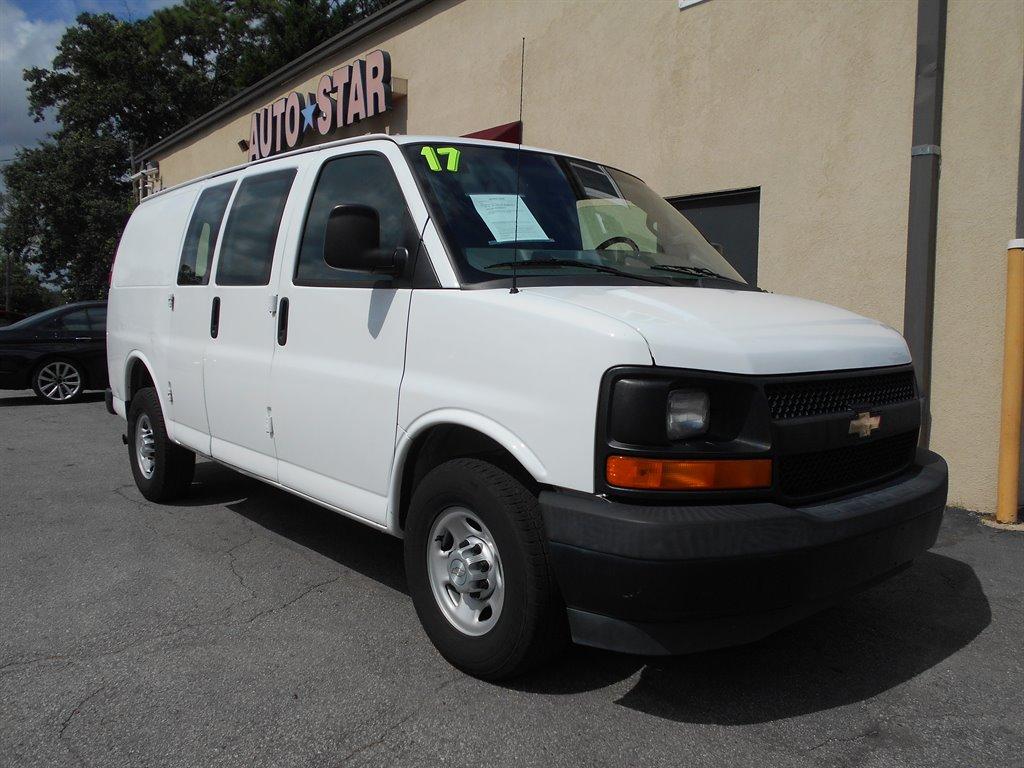 2017 Chevrolet G2500 Vans Express photo