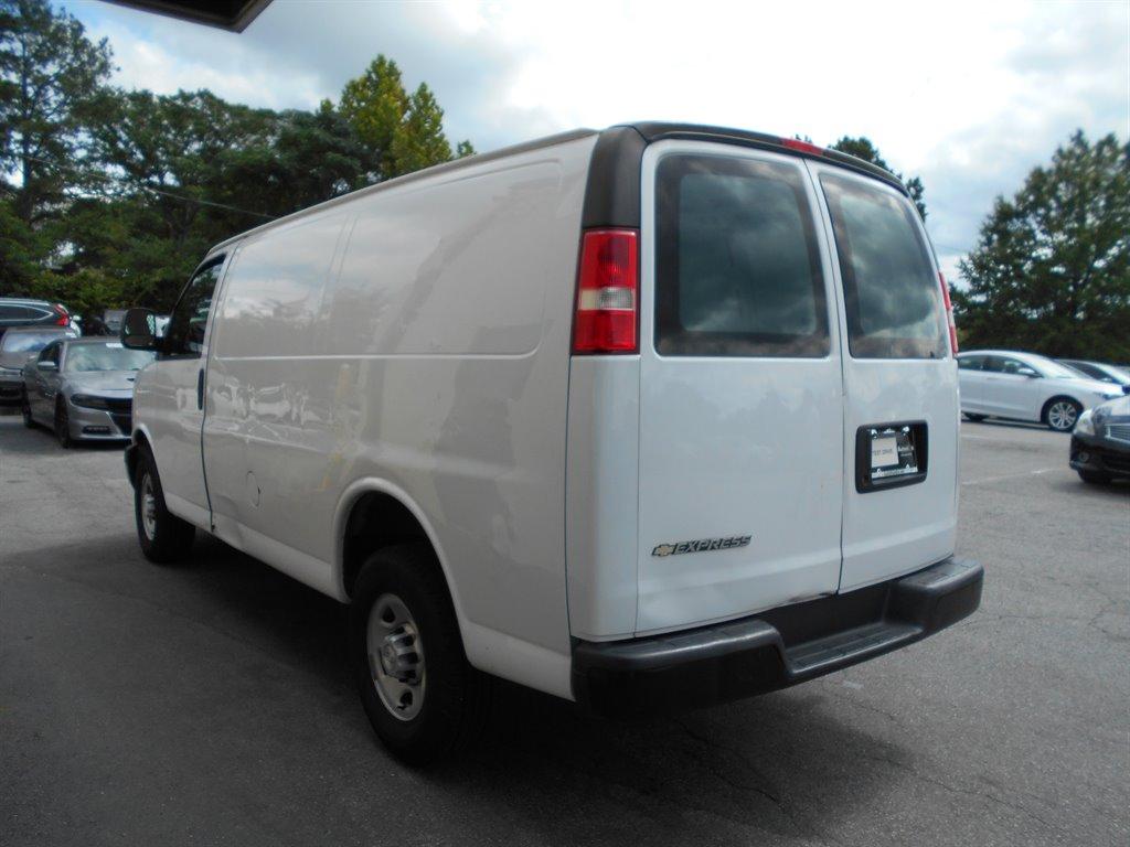 2017 Chevrolet G2500 Vans Express photo