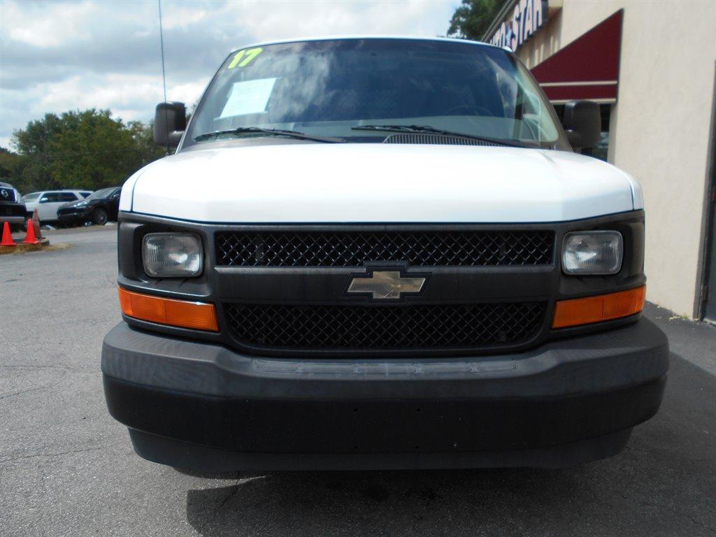 2017 Chevrolet G2500 Vans Express photo