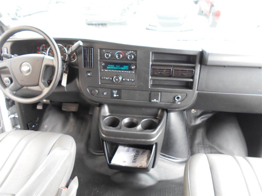 2017 Chevrolet G2500 Vans Express photo