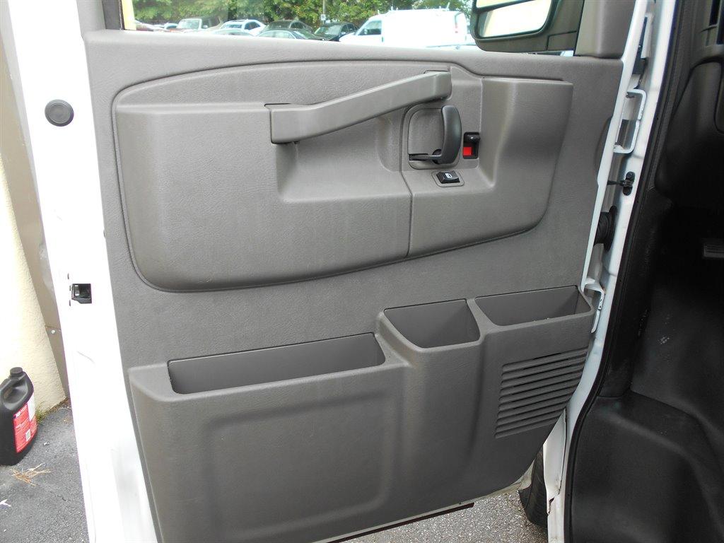 2017 Chevrolet G2500 Vans Express photo
