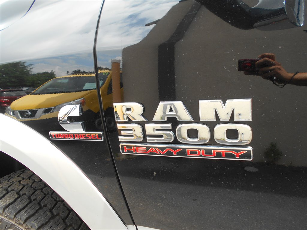 2015 RAM 3500 Laramie photo