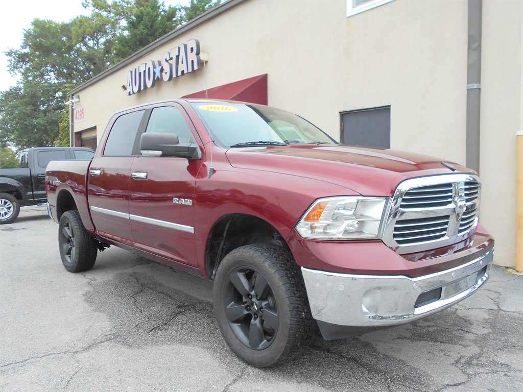 2016 RAM 1500 SLT photo