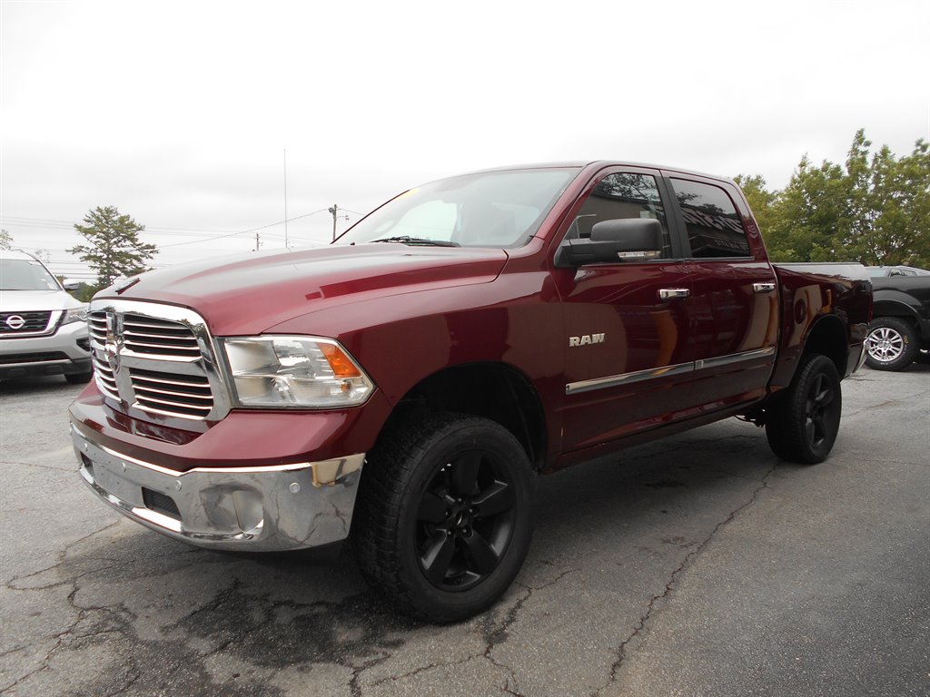 2016 RAM 1500 SLT photo