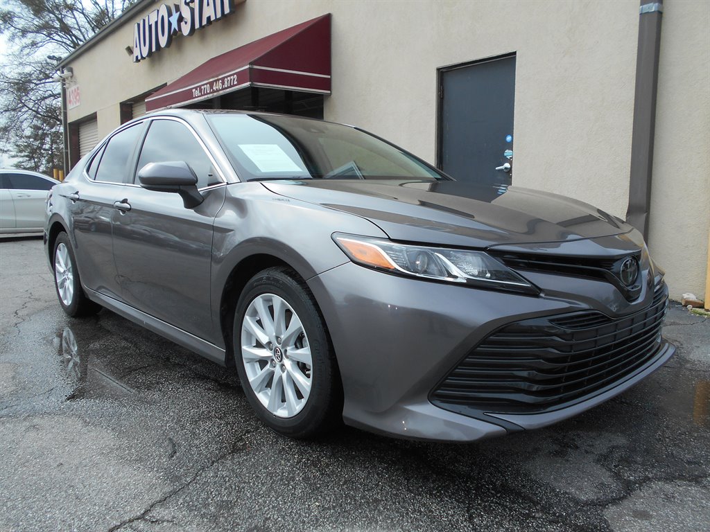 2019 Toyota Camry LE photo