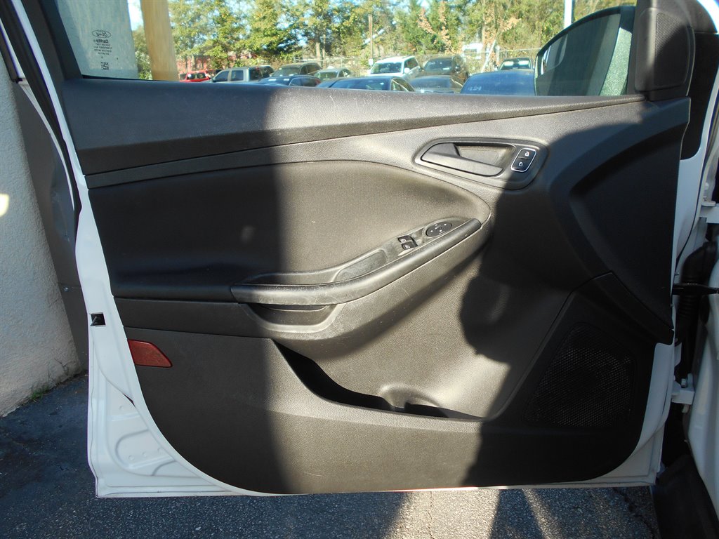 2018 Ford Focus S photo