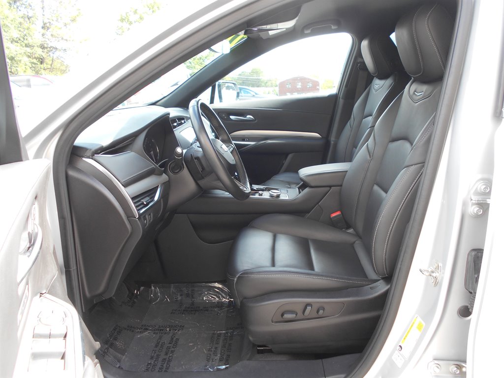 2022 Cadillac XT4 Premium Luxury photo