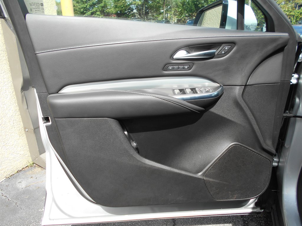 2022 Cadillac XT4 Premium Luxury photo