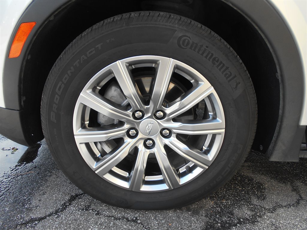2022 Cadillac XT4 Premium Luxury photo