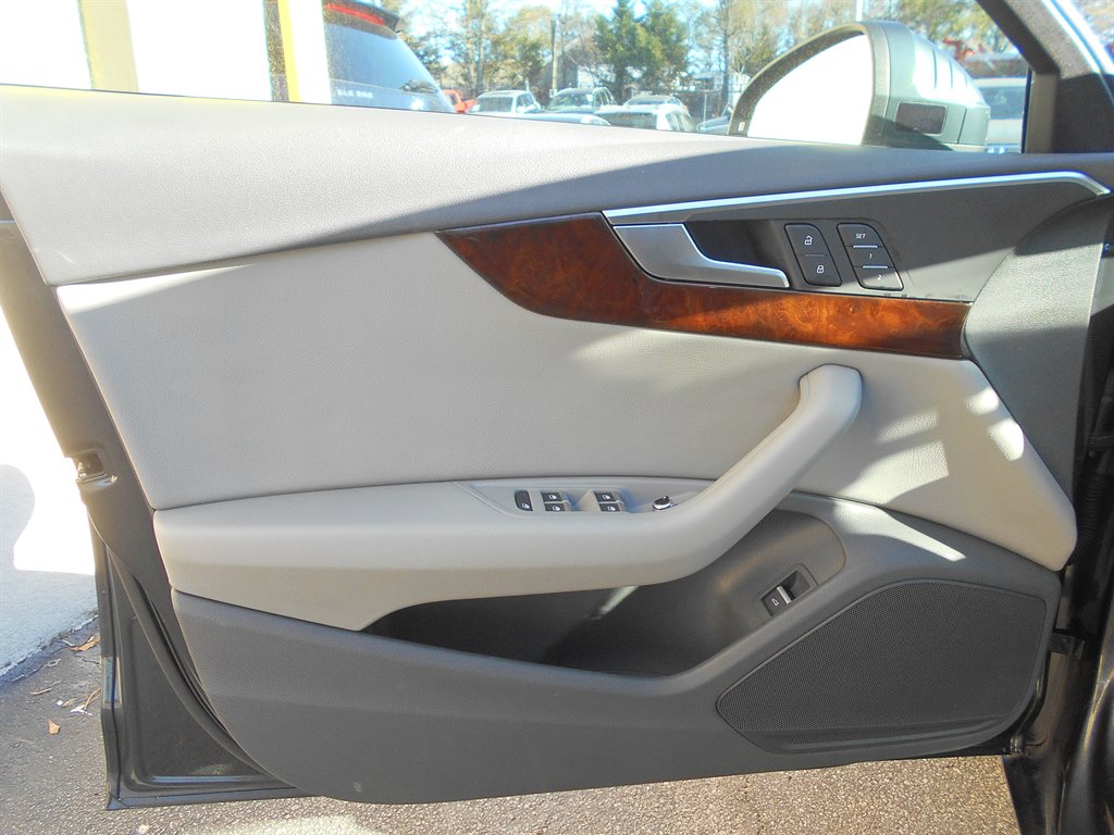 2019 Audi A4 Premium photo