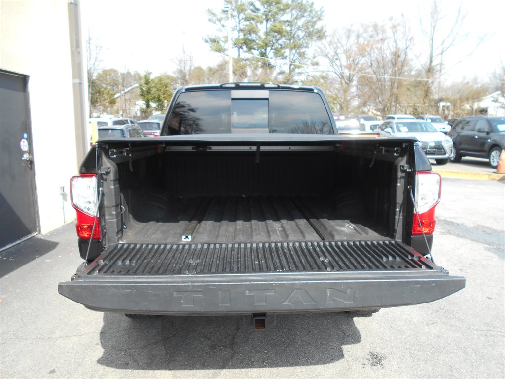 2017 Nissan Titan SL photo
