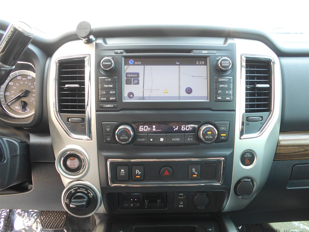 2017 Nissan Titan SL photo