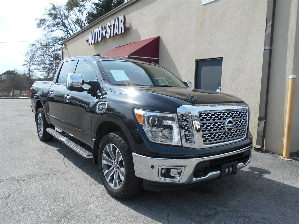 2017 Nissan Titan SL photo