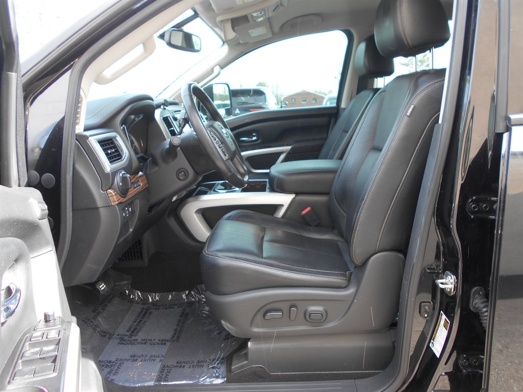 2017 Nissan Titan SL photo