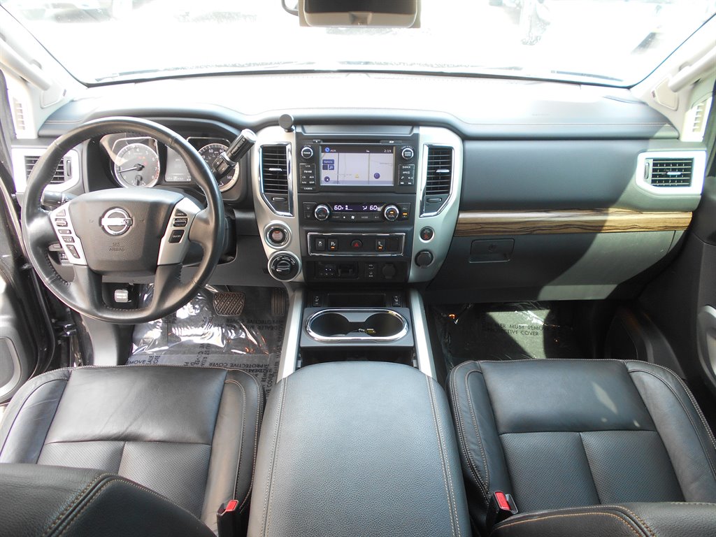2017 Nissan Titan SL photo
