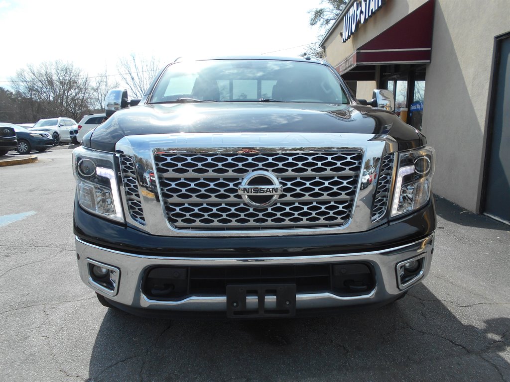 2017 Nissan Titan SL photo