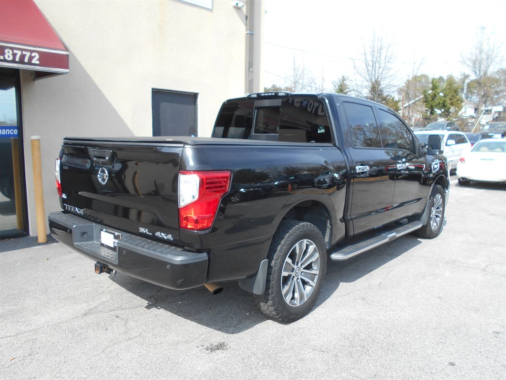 2017 Nissan Titan SL photo