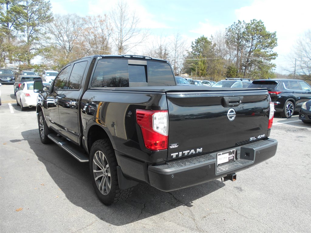 2017 Nissan Titan SL photo