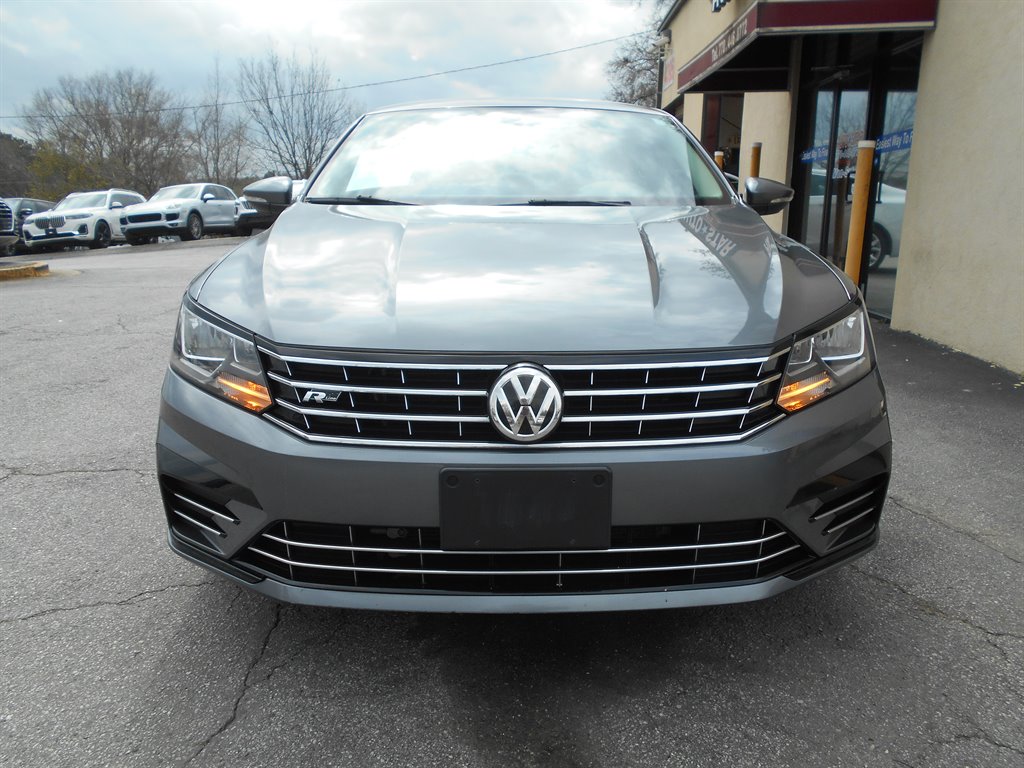 2018 Volkswagen Passat R-Line photo