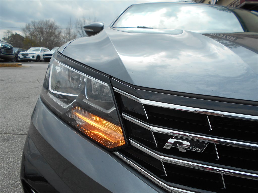 2018 Volkswagen Passat R-Line photo