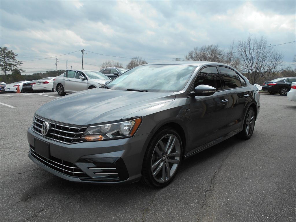 2018 Volkswagen Passat R-Line photo